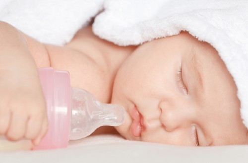 Hướng dẫn pha sữa đúng cách cho trẻ sơ sinh